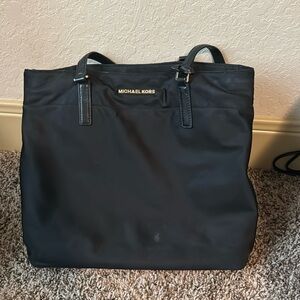 Michael kors medium tote bag